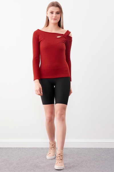 Vitrin Bluză cu guler larg cu umeri