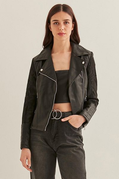 Vitrin Kunstlederjacke mit Spitzenverzierung