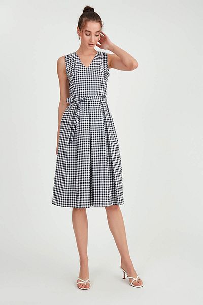 Vitrin Rochie cu model Gingham - Detaliu brâu în talie