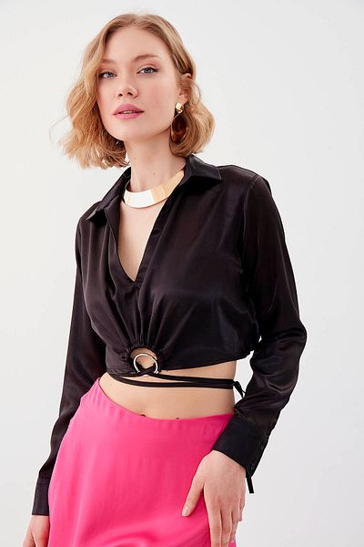 Vitrin Crop σατέν μπλούζα με λεπτομέρεια στη μέση