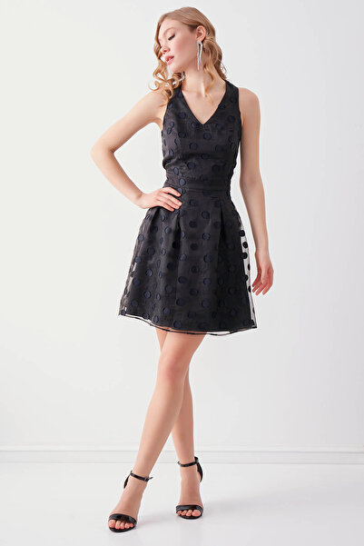 Vitrin Vzorované šaty s výstřihem do V