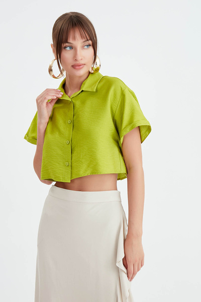 Vitrin Shoulder Detailed Crop Shirt