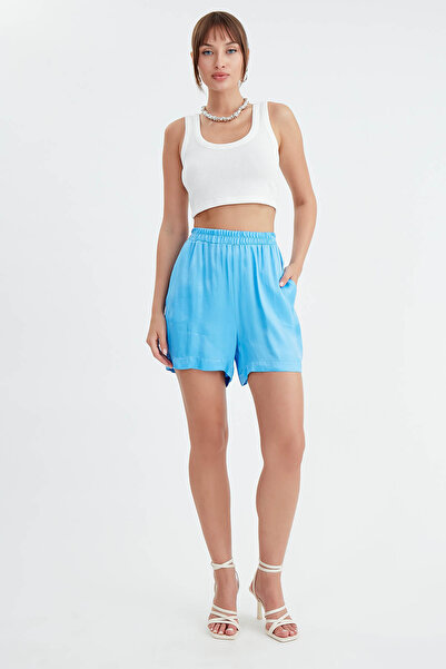 Vitrin Beli Lastikli Parlak Saten Şort
