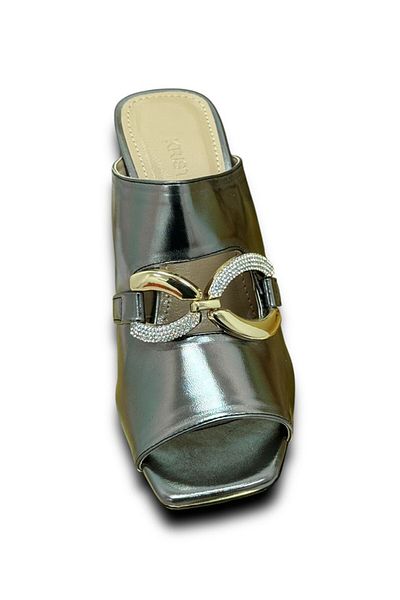 KRISTE BELL Metallic Platinum Heel Detailed Front Buckle Women's Heeled Slippers