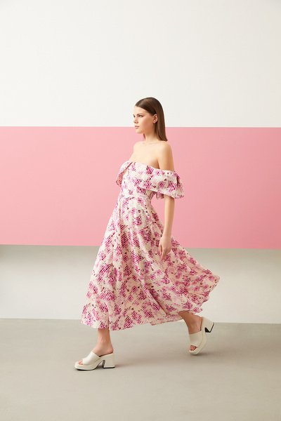 Jus De Pommes ÇİÇEK DESENLİ STRAPLEZ DÜŞÜK KOLLU MİDİ BOY ELBİSE