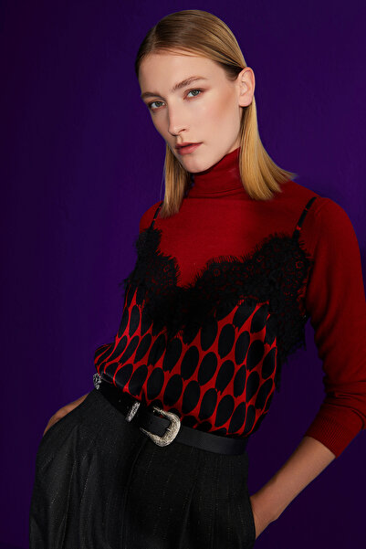 Jus De Pommes KIRMIZI SİYAH DANTELLİ DESENLİ İP ASKILI V YAKA BLUZ