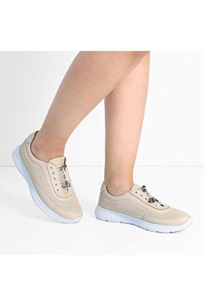 Celal Gültekin Kadın Bej Bağcıklı Kalın Tabanlı Deri Sneaker