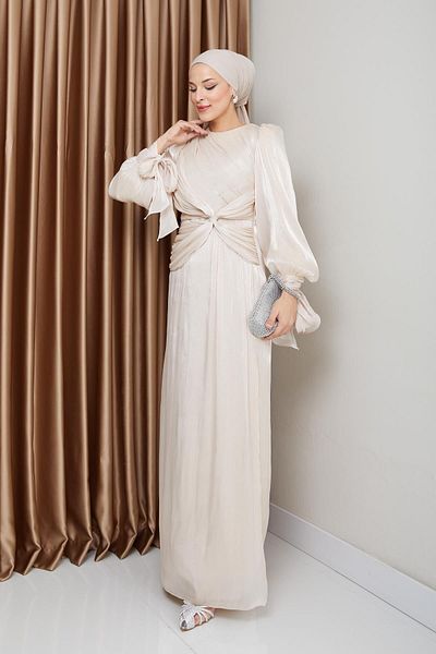 Olcay Yoryo-Abendkleid aus Seide mit Volant- und Schleifendetail, Ärmel und Mundbindung, Hijab-Abendkleid, Creme 1224