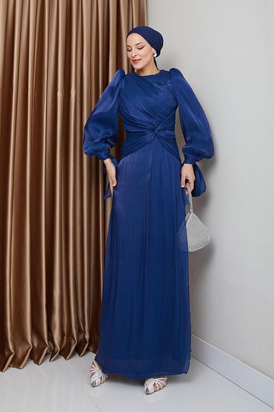 Olcay Silk Hijab Yoryo Abendkleid – K. INDIGO 1224 mit Volant, Schleife und Ärmeln