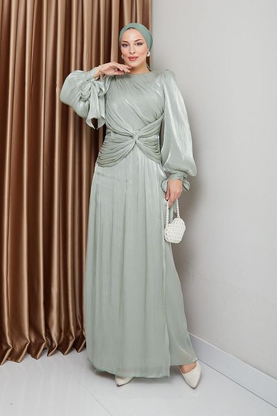 Olcay Hellgrünes Yoryo-Hijab-Abendkleid aus Seide mit Volant- und Schleifendetail, Ärmelschnürung 1224