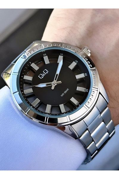 Q&Q Men's Metal Silver Glass Cover Transparent Modern Dial Style Analog Watch