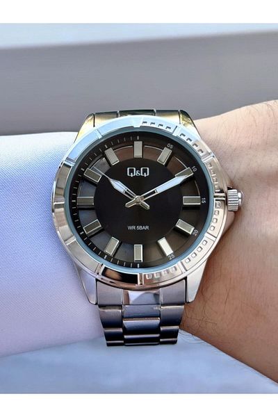 Q&Q Men's Metal Silver Glass Cover Transparent Modern Dial Style Analog Watch