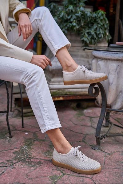 Madamra Beigefarbene, strukturierte Mesh-Sneaker für Damen