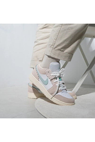 Nike Air Jordan 1 Low SE Guava Ice/White/Pink