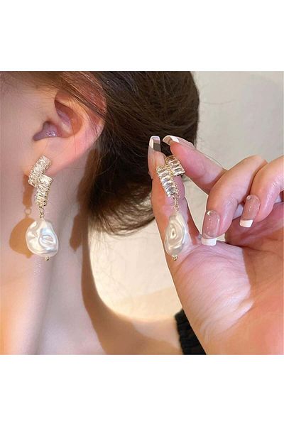 Pelin Aksesuar Baroque Pearls Jewelled Baguette Earrings