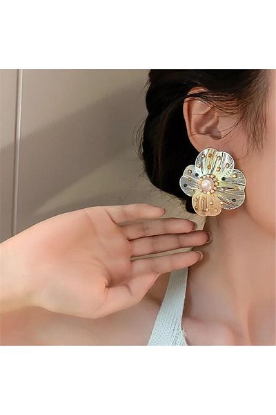 Pelin Aksesuar Crystal Gold and Flower Embroidered Flower Earrings