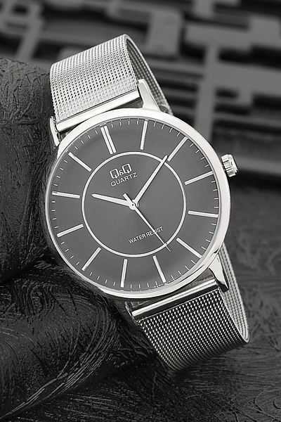 Q&Q Men's Wristwatch - Thin Case, Classic Straw Cord