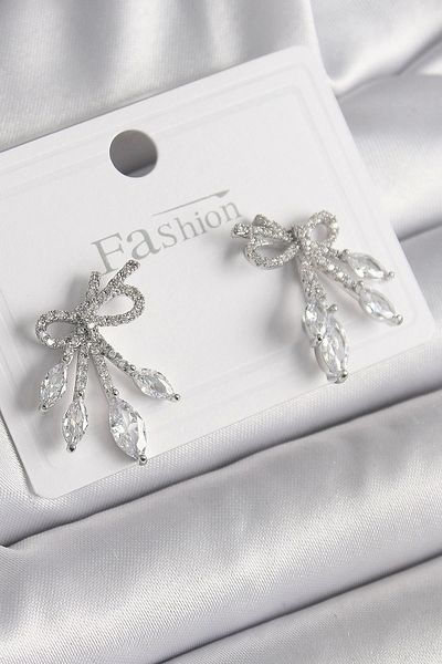 Store النحاس الفضة اللون الزركون حجر عقدة نموذج قطرة الزركون حجر المرأة الأقراط