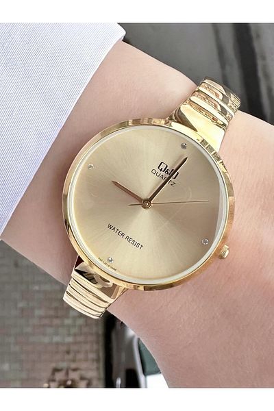 Q&Q Women's Metal Band Wristwatch