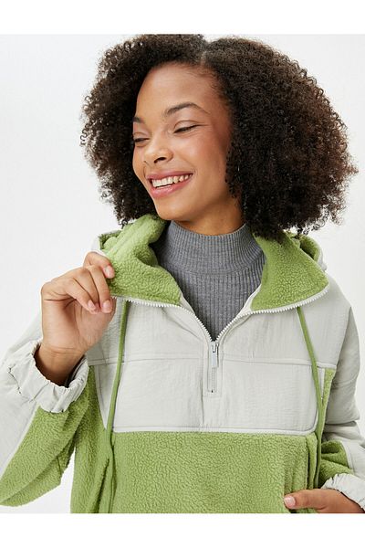 Koton Kapuzen-Sweat-Plüschmantel mit halbem Reißverschluss und doppelten Stofftaschen