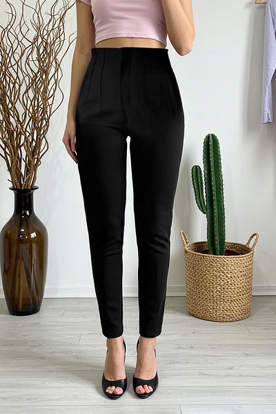 Trendyol Collection Schwarze, mit Nähten und Details versehene Strickhose mit hoher Taille und Carrot-Passform TWOAW24PL00161