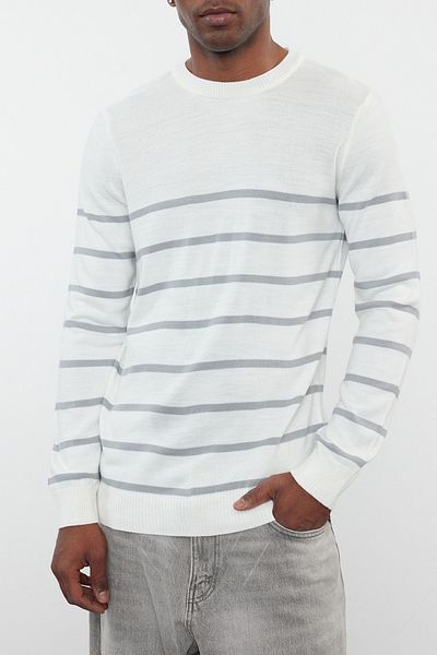 Edit by Trendyol Šedý pruhovaný Slim Fit pletený svetr s výstřihem - Tmnaw25Kz00033