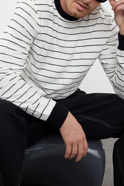 Edit by Trendyol Светр в смужку з вузькою горловиною екрю TMNAW25KZ00028 з екіпіровкою в тон TMNAW25KZ00028