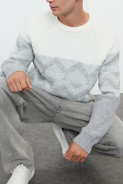 Edit by Trendyol Etnický šedý pletený svetr – výstřih s výstřihem, Regular Fit TMNAW25KZ00030