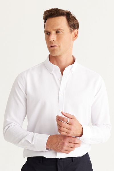 AC&Co / Altınyıldız Classics Weißes Oxford Slim Fit Hemd - bügelleicht, geknöpfter Kragen, Baumwolle
