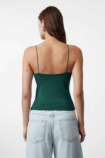 Trendyol Collection Smaragdgrünes, reguläres, flexibles Strick-Unterhemd mit Trägern TWOSS24AL00024