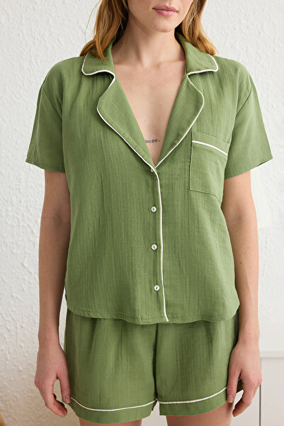 Trendyol Collection Hellgrünes, gewebtes Pyjama-Set aus 100 % Baumwolle mit Shorts aus Musselin THMSS25PT00045