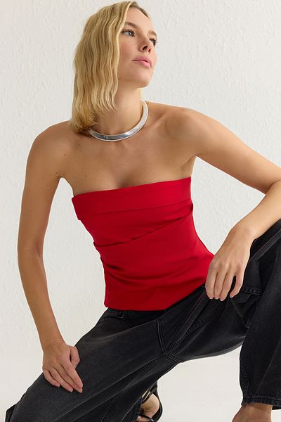 Trendyol Collection Piros pánt nélküli illeszkedő, drapírozott szőtt blúz TWOSS24BZ00348