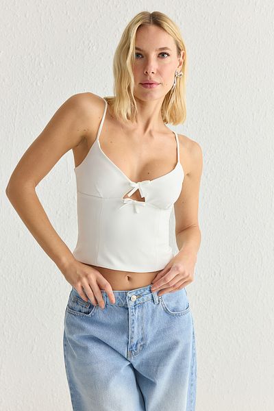 Trendyol Collection Λευκή υφαντή μπλούζα με λουράκι V-λαιμόκοψης TWOSS25BZ00106