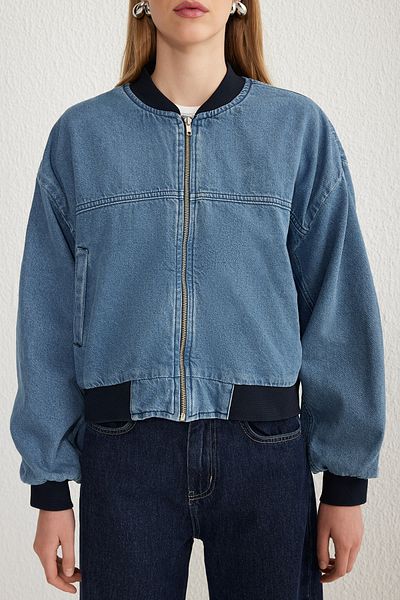 Trendyol Collection Jachetă de blugi Crop Bomber albastră TWOSS25CE00023