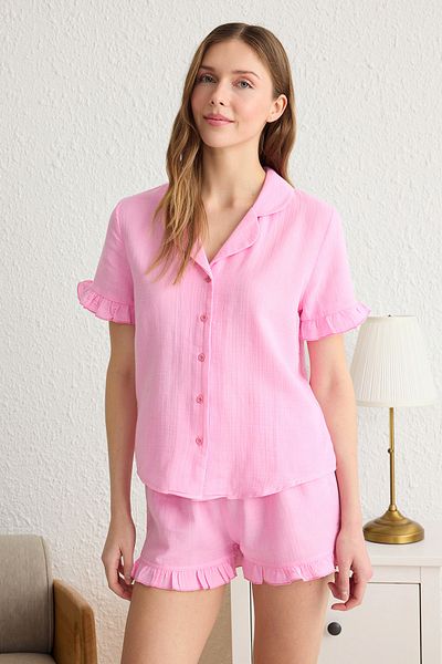 Trendyol Collection Růžový 100% bavlněný volánkový tkaný pyžamový set s mušelínovými šortkami THMSS25PT00034
