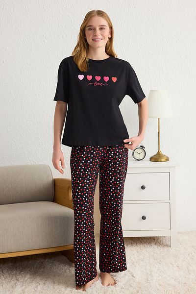 Trendyol Collection Set pijamale tricotate din jerseu cu inimă neagră THMSS25PT00167