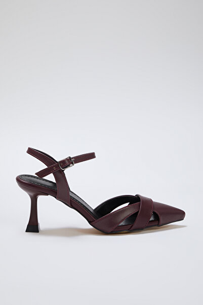 TRENDYOL SHOES Vínové klasické dámské boty na podpatku se špičatou špičkou na tenkém podpatku Takss25To00029