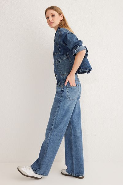 Trendyol Collection Blugi albaștri cu talie înaltă cu picioare late TWOSS25JE00068