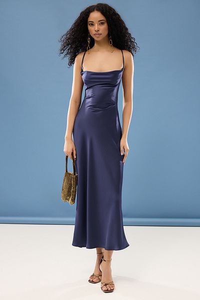 Trendyol Collection Marineblaues, figurbetontes, gewebtes, stilvolles Kleid aus Satin mit Kragen TPRSS25EL00003