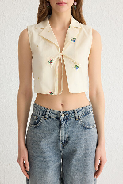 Trendyol Collection Cămașă albă, cu broderie, cu cravată în față, obișnuită, țesută cu clapetă TWOSS25GO00098