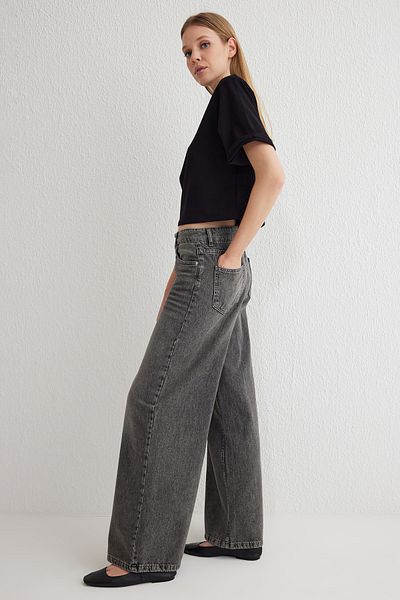 Trendyol Collection Anthrazitfarbene, lockere Jeans mit weitem Bein und hoher Taille TWOSS25JE00082