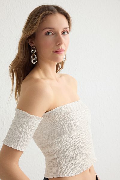 Trendyol Collection Λευκό Εφαρμοσμένο/Κατάλληλο γιακά Carmen Crop Gipeli Strechy πλεκτή πλεκτή μπλούζα TWOSS25BZ00173