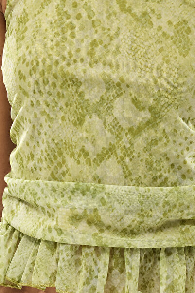 Trendyol Collection Mehrfarbige Tüllbluse mit grünen Rüschendetails – TPRSS25BZ00018