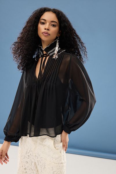 Trendyol Collection Μαύρη σιφόν μπλούζα με λεπτομέρειες TPRSS25BZ00027
