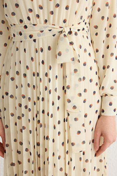 Trendyol Modest Ecru šifonové šaty s vlečkovým detailem a podšívkou – skládané Tctss24Eb00151