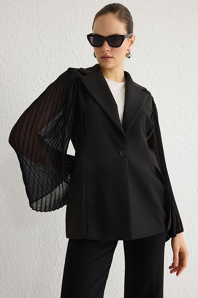 Trendyol Modest Schwarze, gewebte Chiffon-Jacke mit Ärmeln TCTSS25CK00000