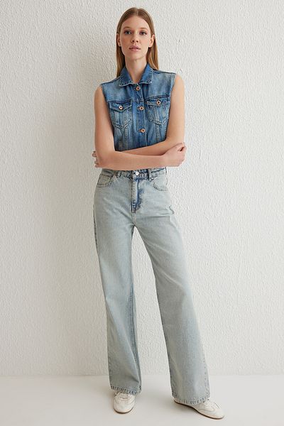 Trendyol Collection Blugi albastru deschis premium cu talie înaltă cu picioare late TWOSS25JE00086