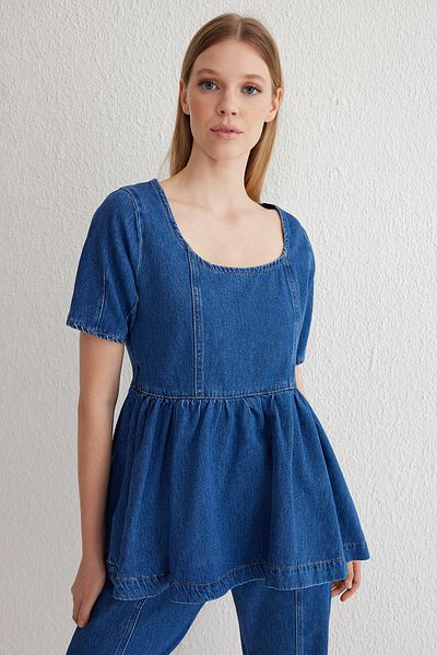 Trendyol Collection Blaue Jeansbluse mit Nähten und Volants TWOSS25BZ00001