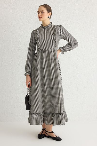Trendyol Modest Schwarzes, gewebtes Kleid mit Gingham-Print und Rüschendetails TCTSS21EB0028