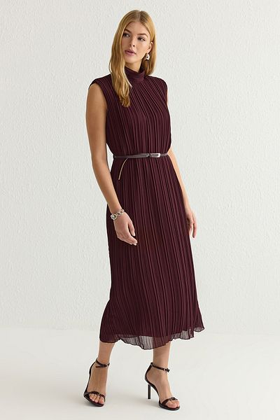 Trendyol Collection Burgunderfarbenes Chiffon-Midikleid – mit Gürtel, Falten und Futter, TWOSS25EL00118